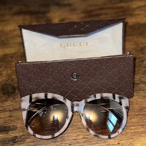 Authentic Gucci Sunglasses with case - Picture 14 of 14